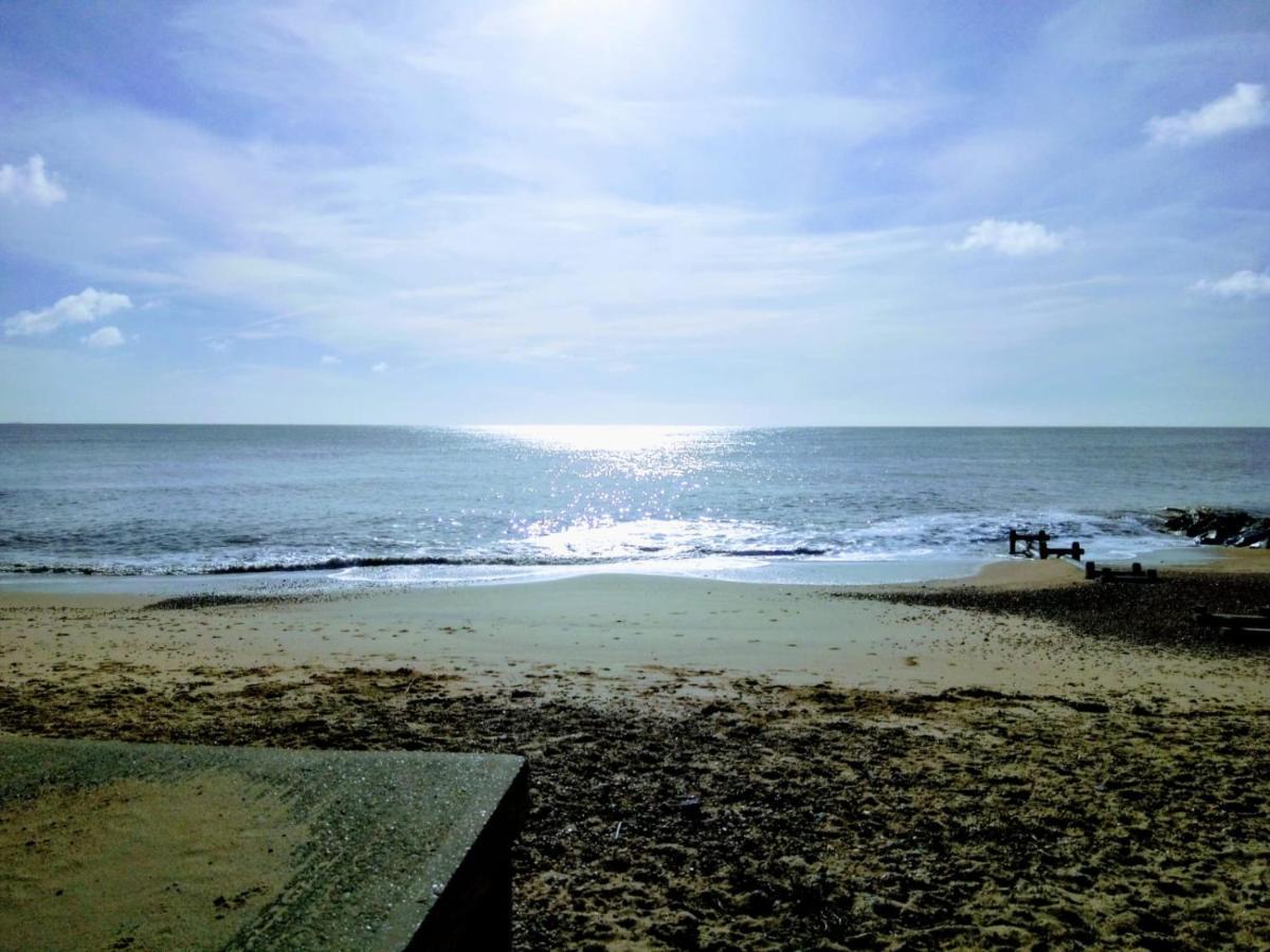 Beachfront Studio Apartment Felixstowe Exteriér fotografie